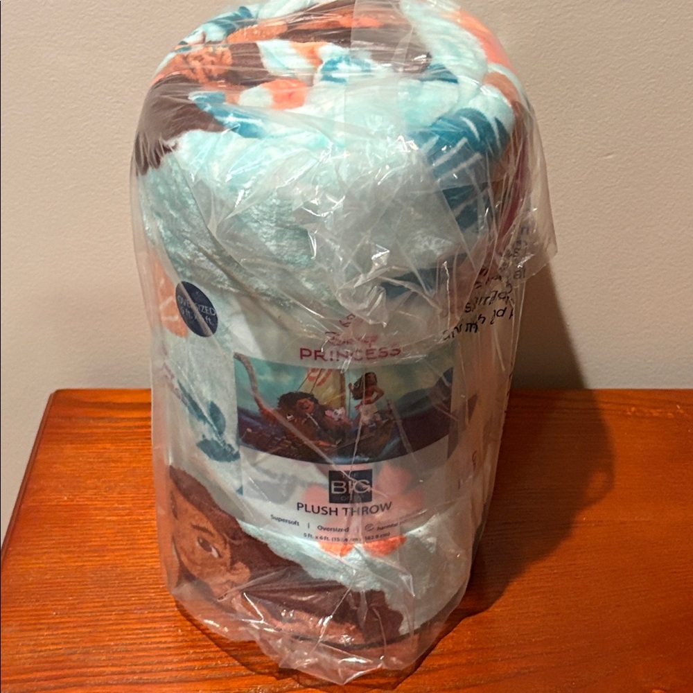 Disney Moana Super Soft Plush Throw Blanket - Picture 8 of 9